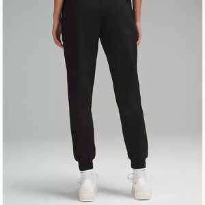 Like new High rise Luxtreme fabric Lululemon joggers black size 8 retail $118